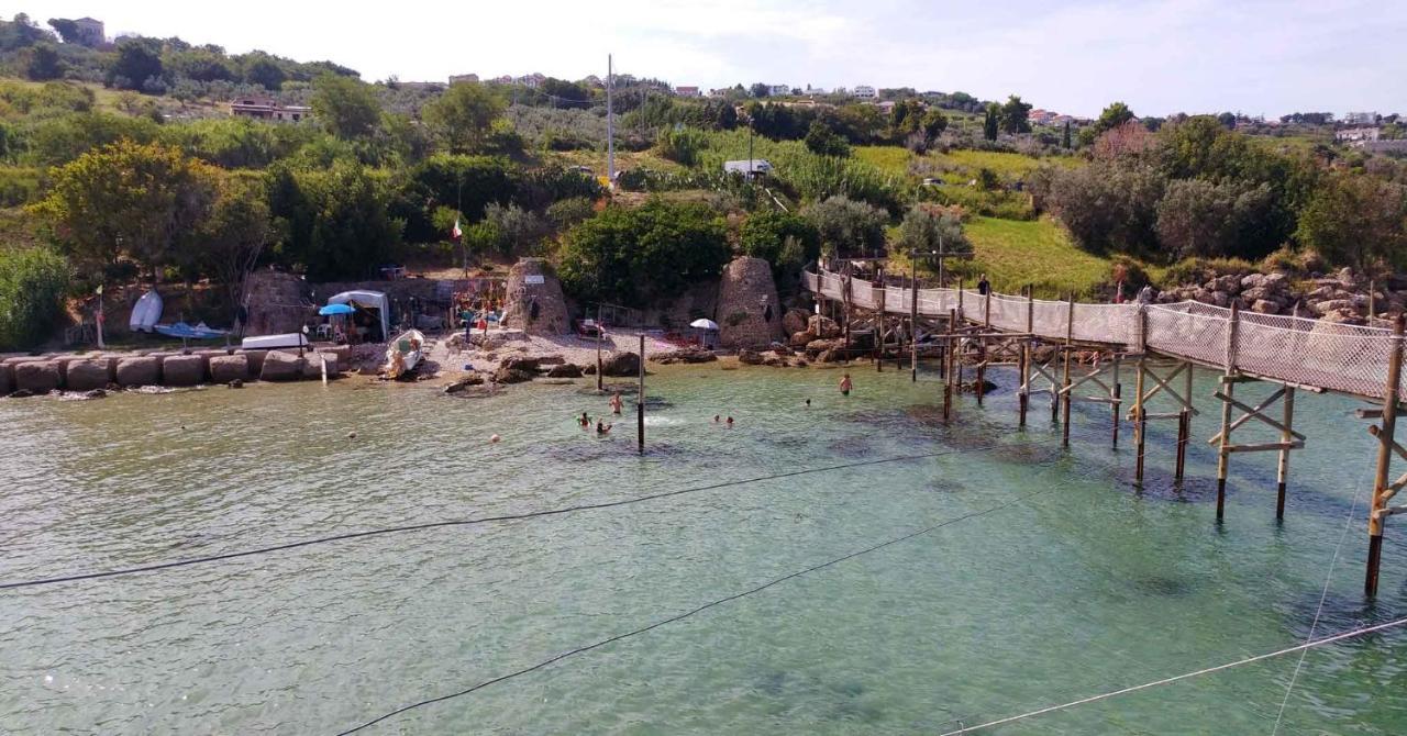 Al Faro Bianco B&B Con Parcheggio Vasto Eksteriør billede